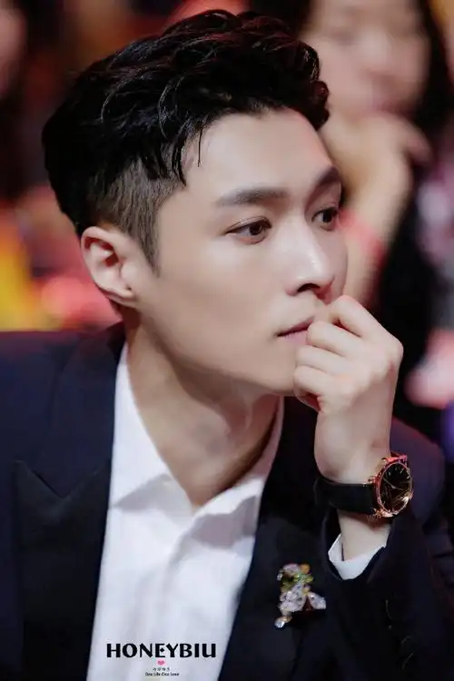 男明星五彩斑斓的黑##张艺兴翅膀特效##张艺兴再次为街舞打call