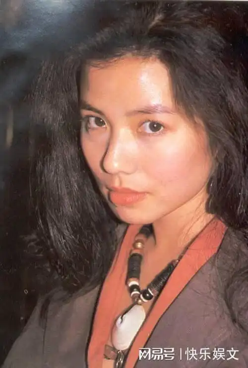 62岁钟楚红晒素颜照!