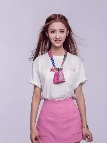 曾因划水气哭孟美岐,孔雪儿还给她当过配角|水怪|陈姝君|hello!