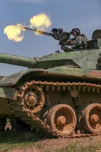 pla某合成旅开展96式坦克机枪训练