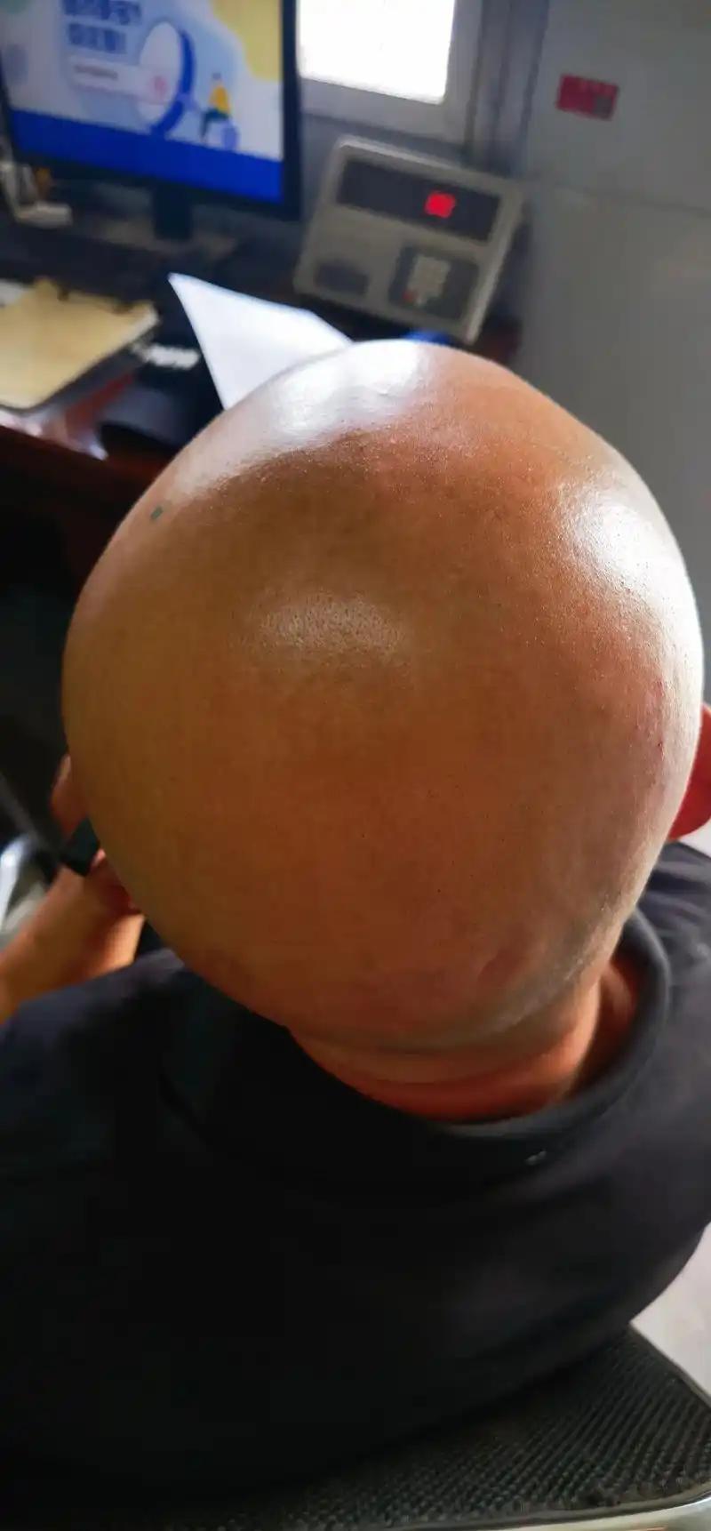 一年没有见面的一位老领导光头二十几年了这次回上海松江看见他居然