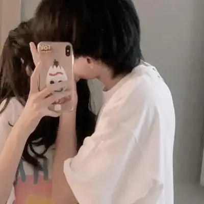 高清真人情头一左一右两张图片浪漫温馨情侣最新头像图片大全