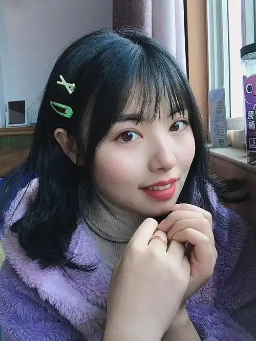 爱自拍的女孩子都希望自己拍出来的照片自然好看还不用_圈子-新氧美容