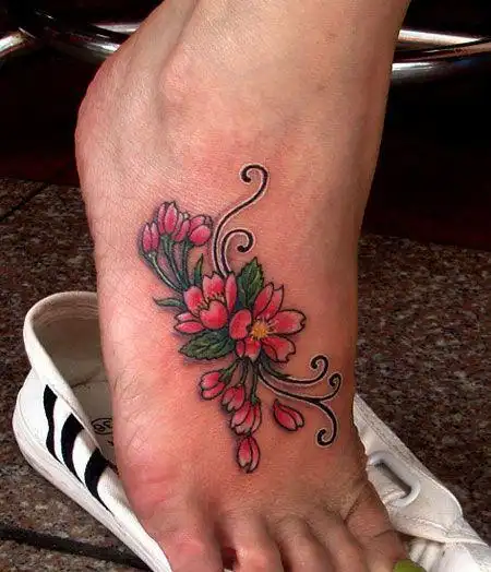 脚背彩色樱花纹身图案