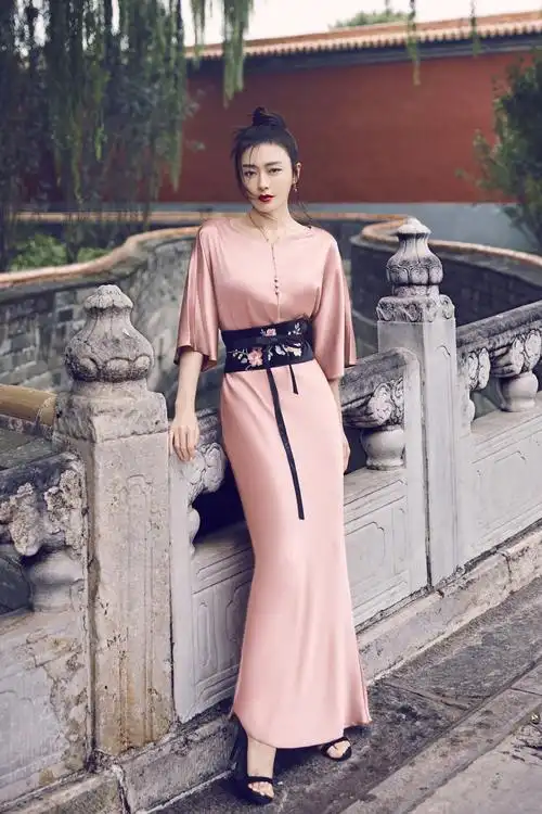 丝绸连衣裙 中国绣腰带