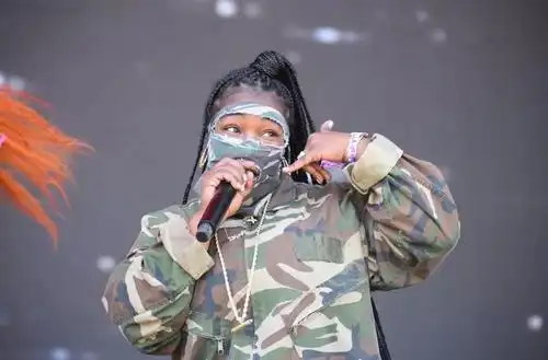 最神秘的女rapper为什么一直带着面具示人