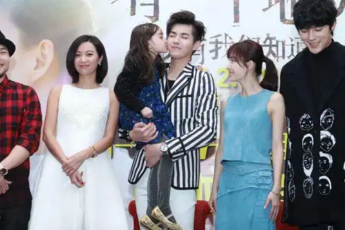 《有一个地方》深圳首映蔡书雅亲吴亦凡【点击查看高清组图】