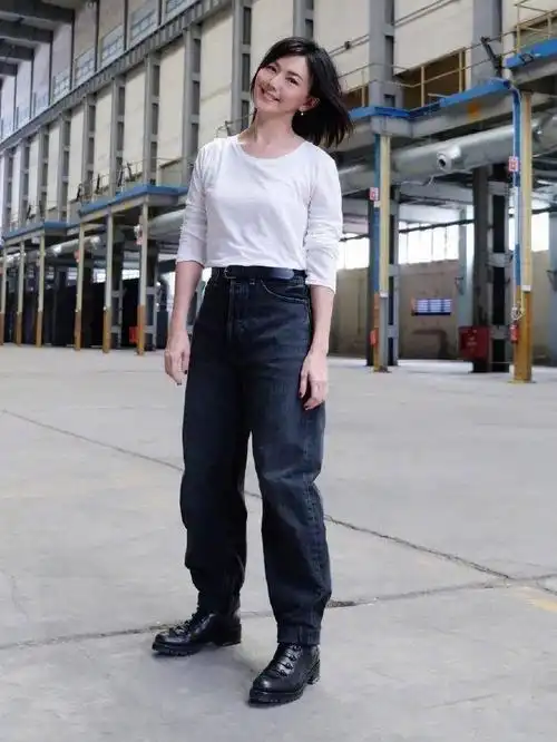 她是不把自己当明星 还是不拿我们当外人?_孙燕姿