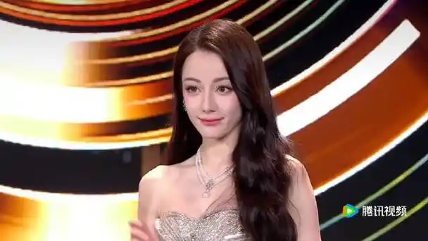 迪丽热巴怼脸镜头##腾讯今天官宣好多剧##星姐微博