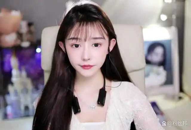 斗鱼直播平台颜值女主播"瑄璐",虽然算不上一位超人气主播,不过也是