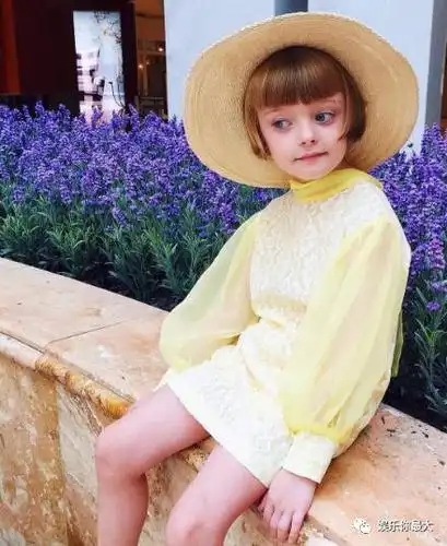 5岁萌娃成网红 高颜值似童话故事女主角|复古|萌娃
