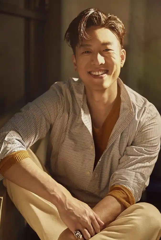 凌潇肃时尚大片走大叔路线,不禁感叹:只要胡歌还在,没你什么事