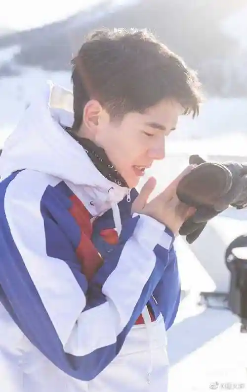 爱豆雪中神图#刘昊然的冰岛大片就是永远滴神!