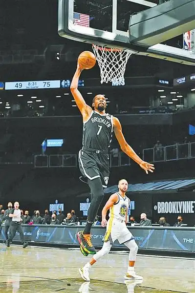 杜兰特单手扣篮.