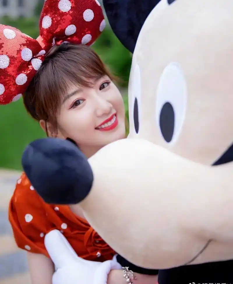 毛晓彤米奇造型可爱童真写真