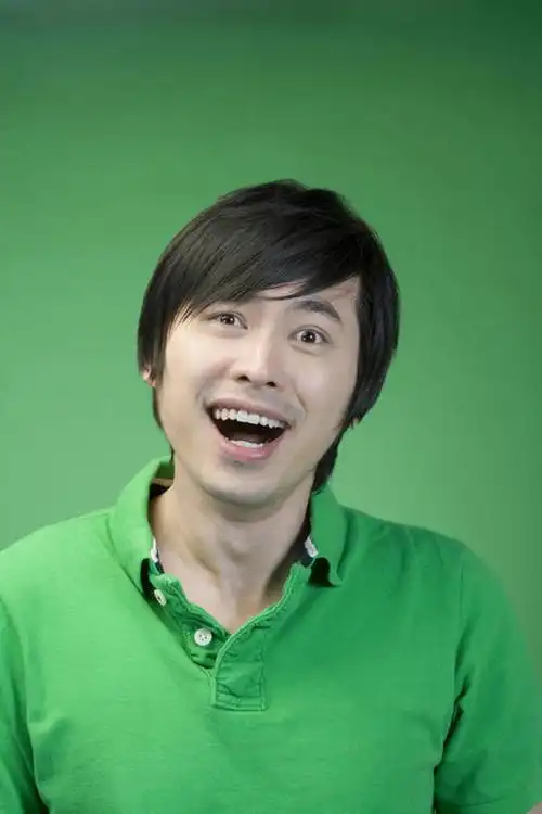 东方人,成年人,一个人,笑,微笑,露齿笑,竖图,留白,正面,快乐,欣喜若狂