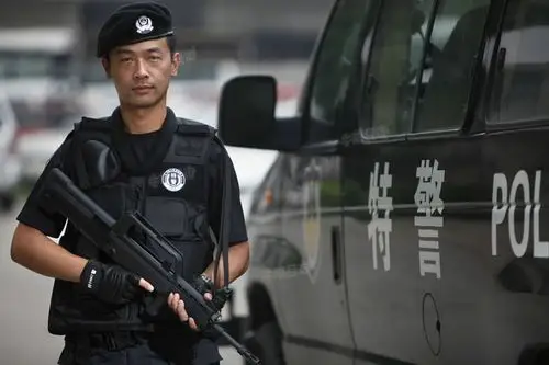 河南洛阳:警方启动"霹雳行动" 多警种联合巡防保平安