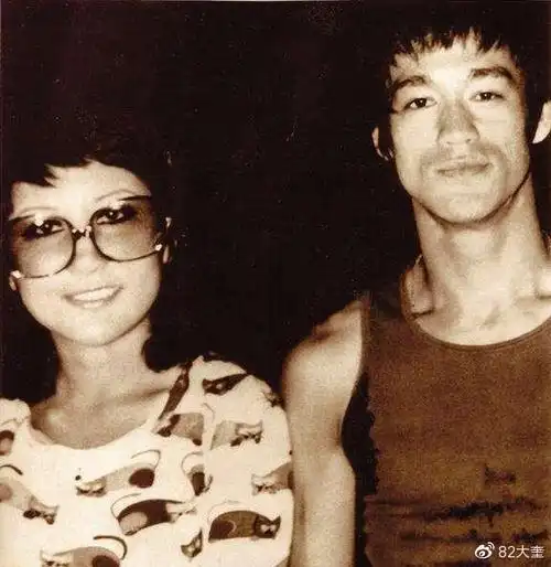 丁佩和李小龙是知己曾嫁向华强为妻今和向太如姐妹