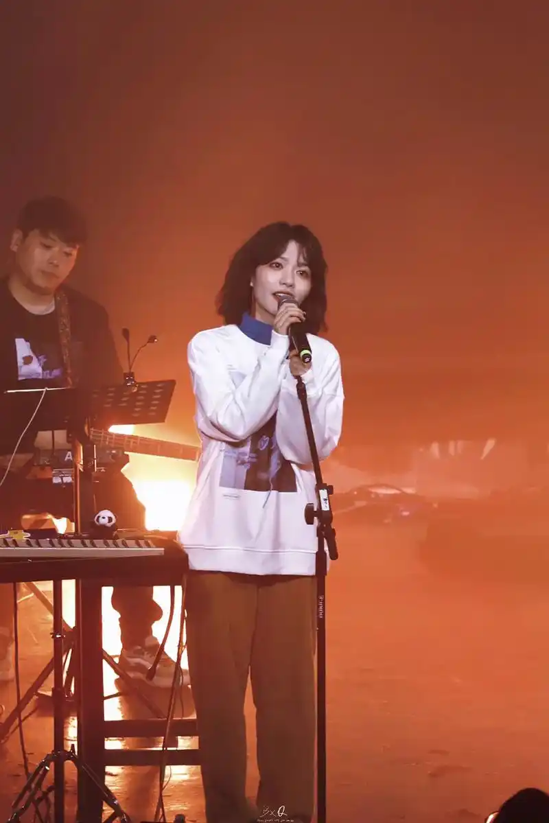 livehouse #房东的猫 人间理想王心怡,生图一顶一 - 抖音