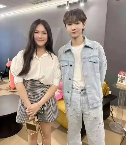 看了11岁甜馨和14岁王诗龄的近照,才明白李小璐和李湘的区别