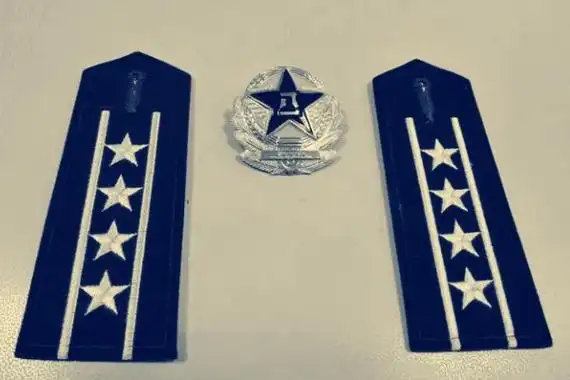 两杠四星代表什么军衔