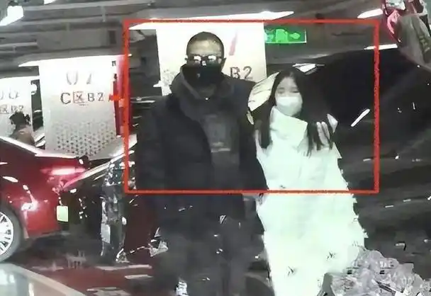 汪峰最机智的前妻康作如和他的二女儿汪璟怡,利益拿足,远离纷争