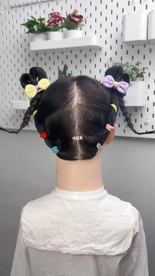 宝宝这样扎好看又清爽爱心丸子头