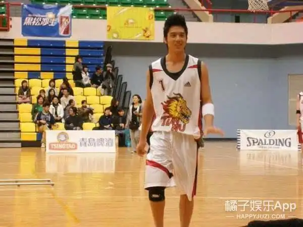 男星热衷女装化身超级奶爸8年过去篮球火的演员们怎么样了