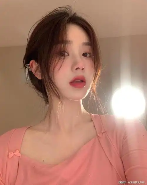 今日养眼美女邻家小妹风国产网红如如精致五官可爱面庞