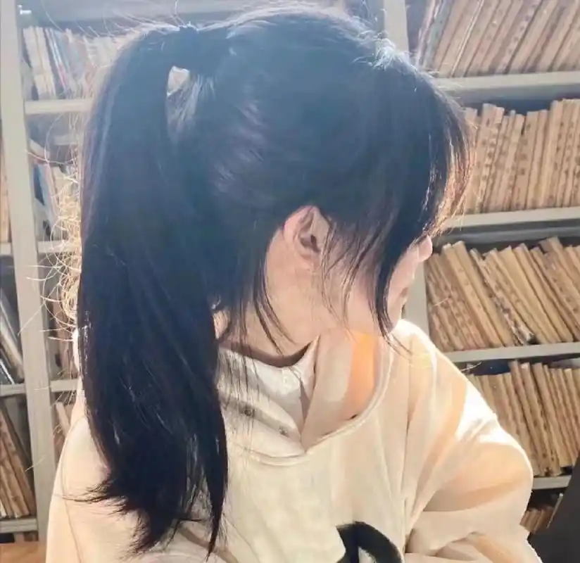 女生好看侧脸头像