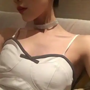 女生头像性感锁骨图片 有点性感有点污的露锁骨的女生头像