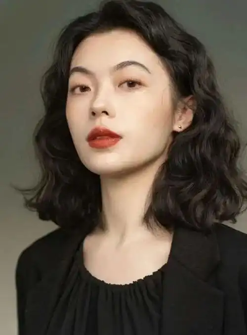 建议中年女人少烫大妈卷今年流行这5种发型时尚又减龄