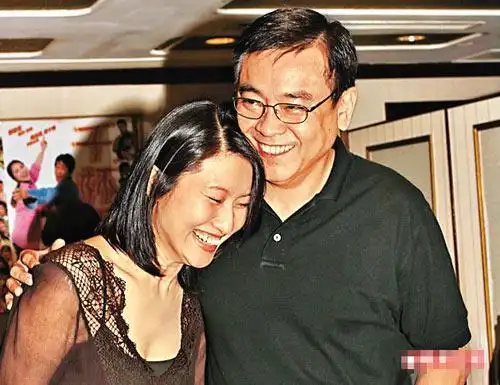 尔冬升50岁搞再婚 拍拖9年娶小13岁女老师(图)