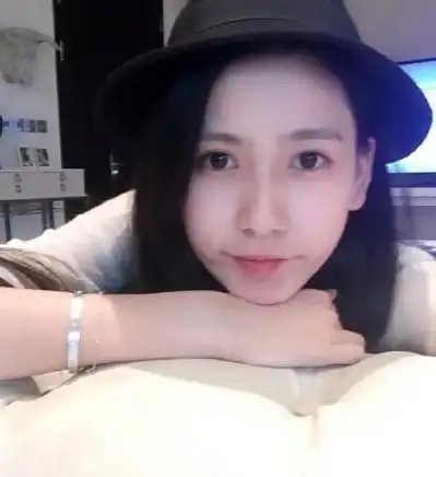 七个女朋友,但是众人知道的就只有三个,分别是黄婉佩,王秋紫和郭碧婷