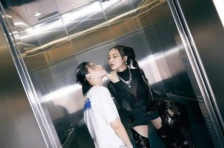 孟佳对李斯丹妮有新称呼,得知原因后,这复杂的关系令人羡慕!