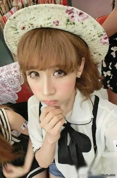 非主流90后清纯气质女生自拍照片