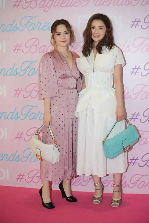 裙装就裙装吧,对于身高不够身材又不够好的阿sa来说,简单一些的造型