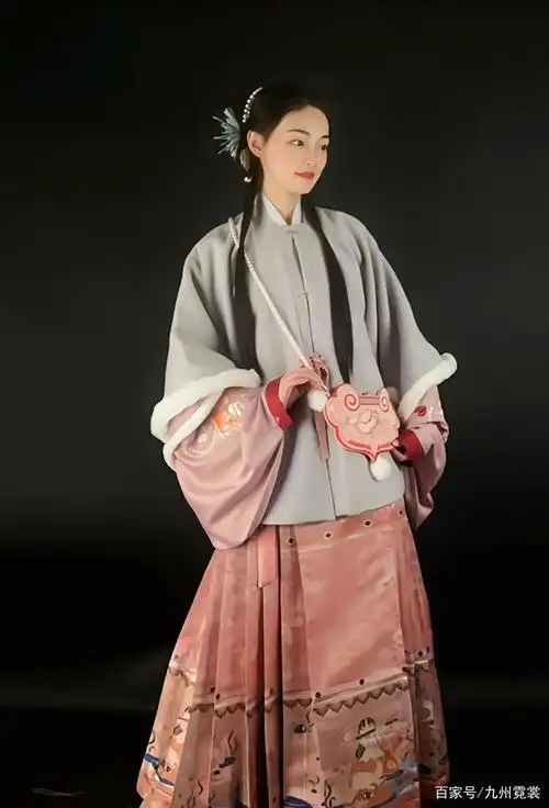 明制汉服中最常见的外套披袄,长款温婉短款活泼,你更喜欢哪一款