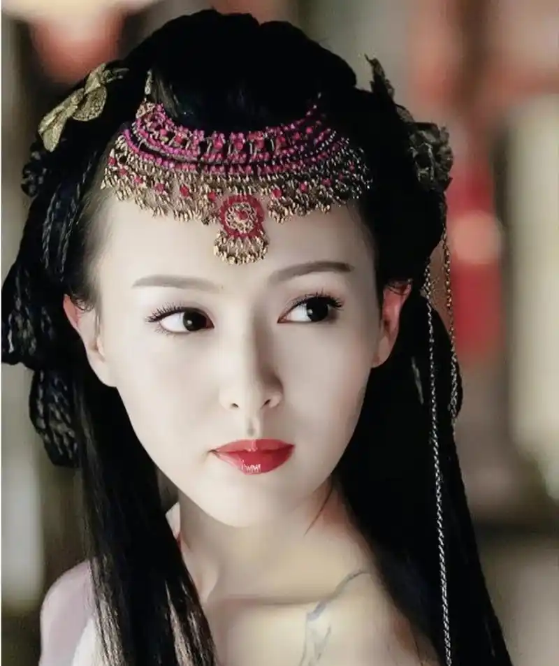 现在的她和《仙剑奇侠传 3》里的紫萱看起来几乎一样,还是像当年那么