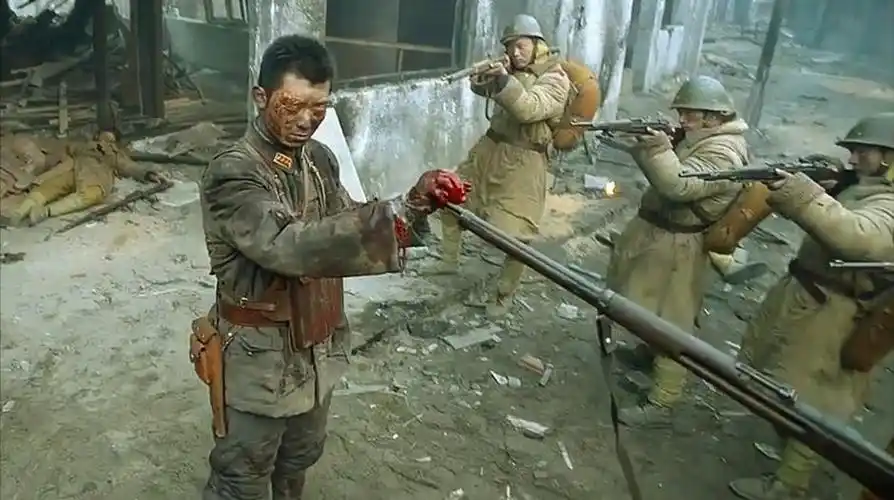 即使双目失明,我也不会放弃抵抗,盘点影视剧中不畏生死的士兵