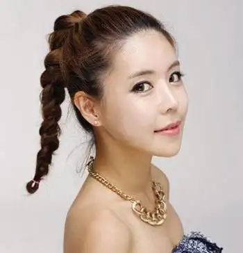 高马尾辫子怎么扎