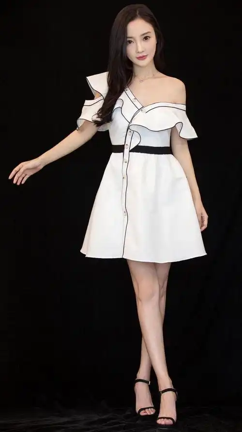 身材性感火辣的女明星迪丽热巴李小冉上榜你最喜欢谁