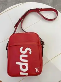 lv 路易威登 supreme联名 相机包 红色 银扣 潮人