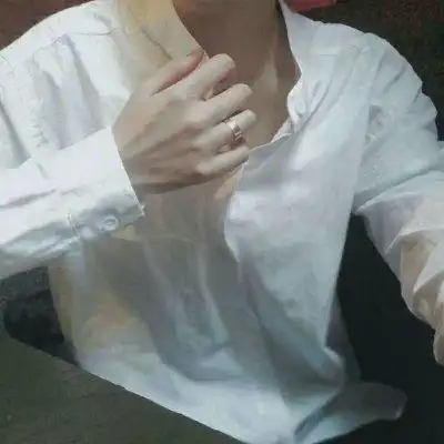 男生锁骨部位图