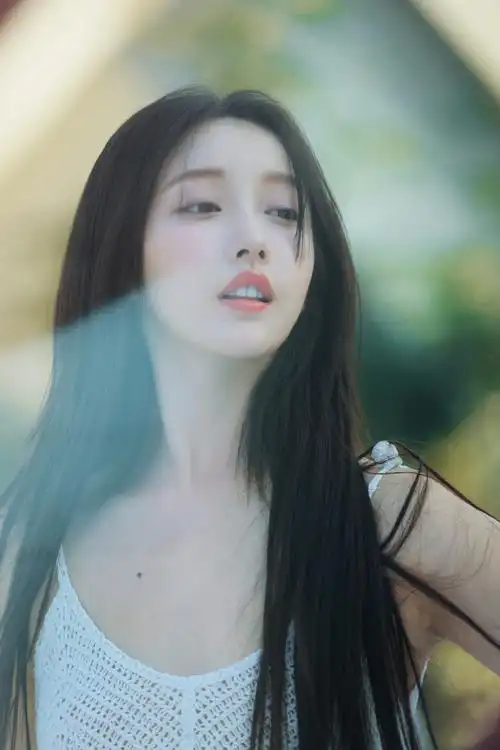 姜贞羽初秋朦胧感白裙写真##姜来羽你