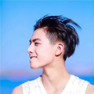 很有浪漫氛围的男生优质帅气头像