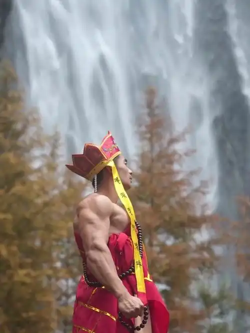 好强壮的唐三藏 肌肉男