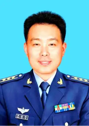 空军新闻发言人申进科上校:要忠诚于党取信于民