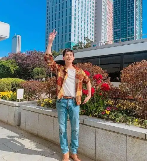 eric nam美国大选期间公开支持拜登 被韩网友指"没眼力见"