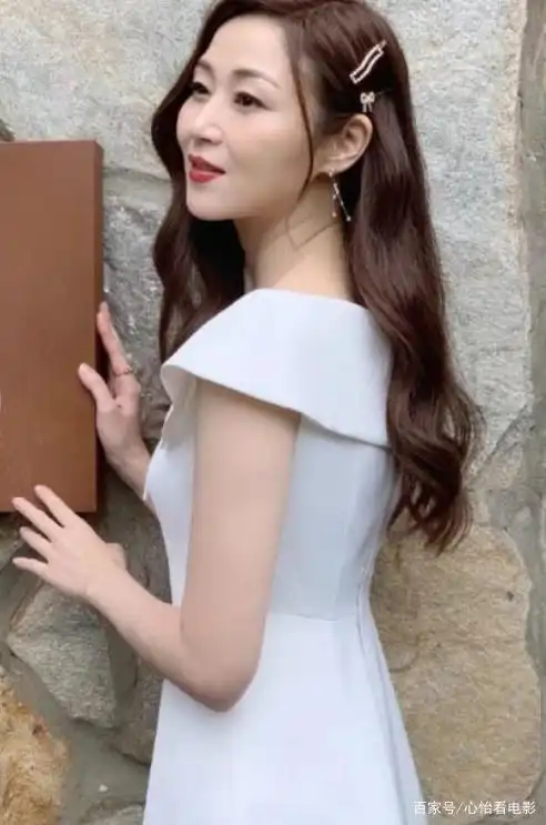万绮雯终于亮相,生图和30年前一模一样,她是吃了什么不老药